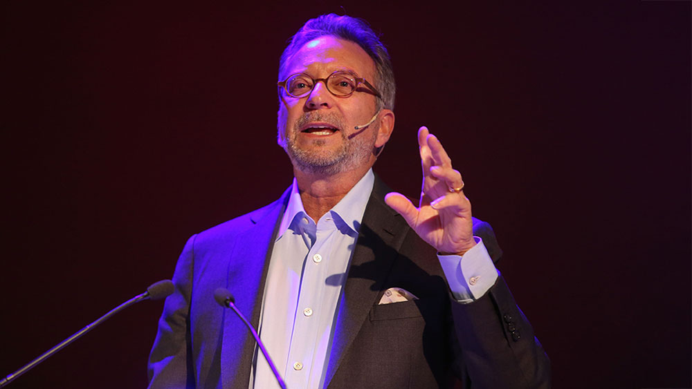Pascal Levensohn giving speech